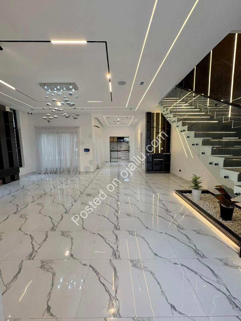 Serene Estate Gem: 5-Bed Duplex with Pool & Cinema