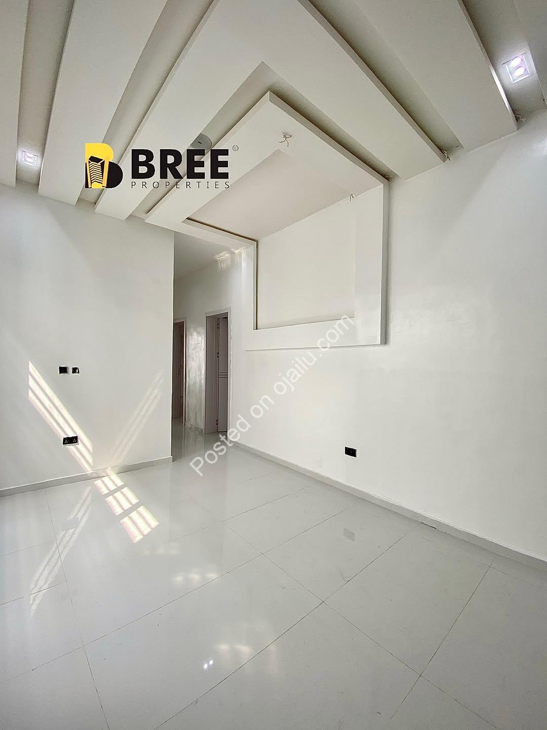 Lekki’s Finest: 5BR Oasis with Pool & Gym