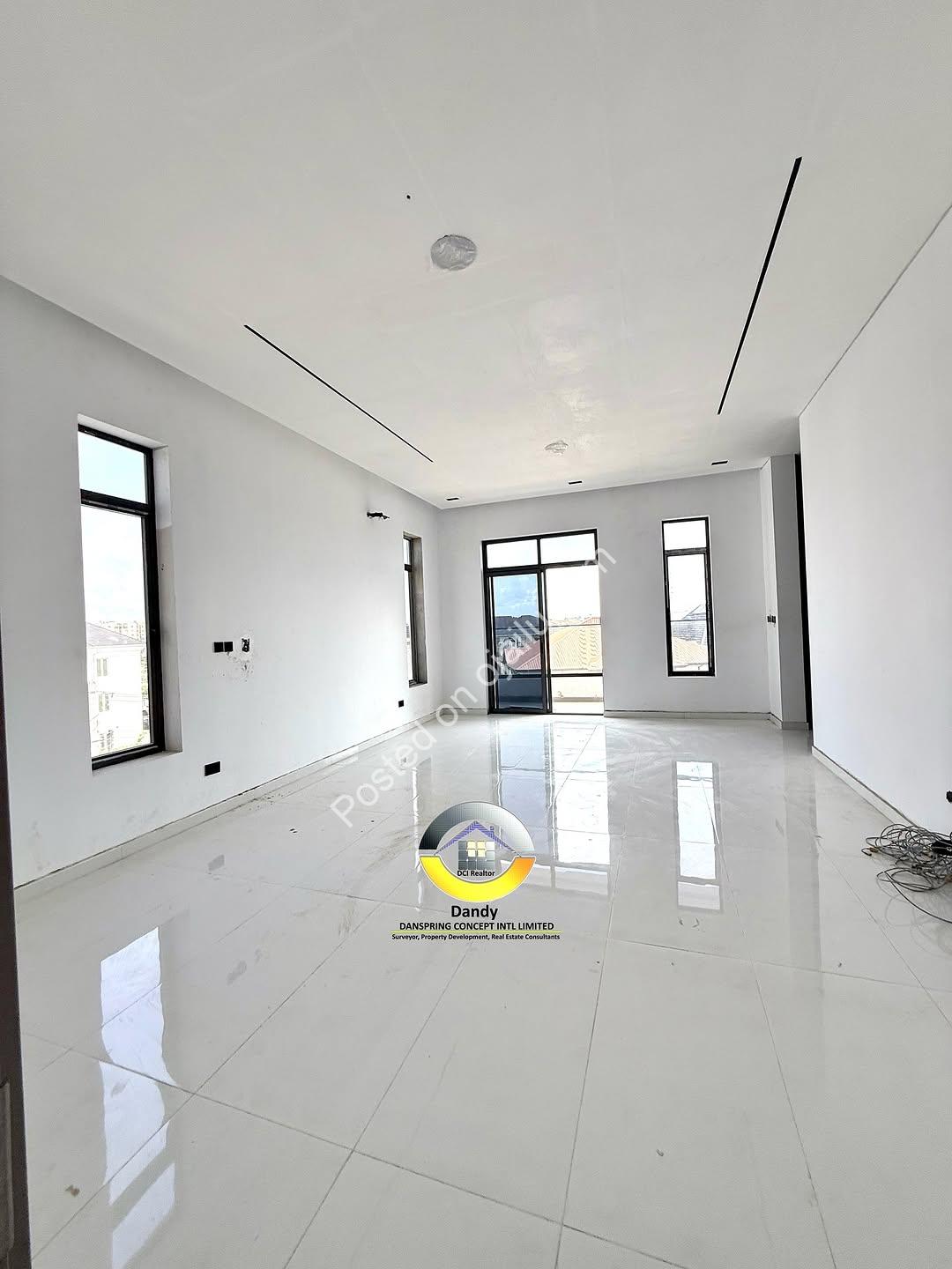 Majestic 6-Bedroom Oasis with Infinity Pool in Lekki