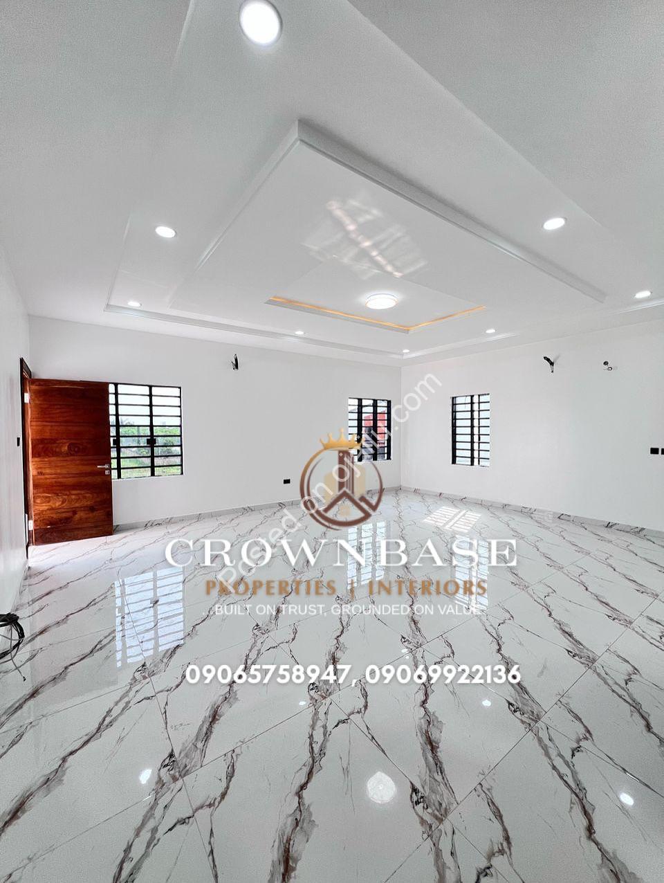 Elegant 5-Bed Duplex with Pool & Cinema in Ajah