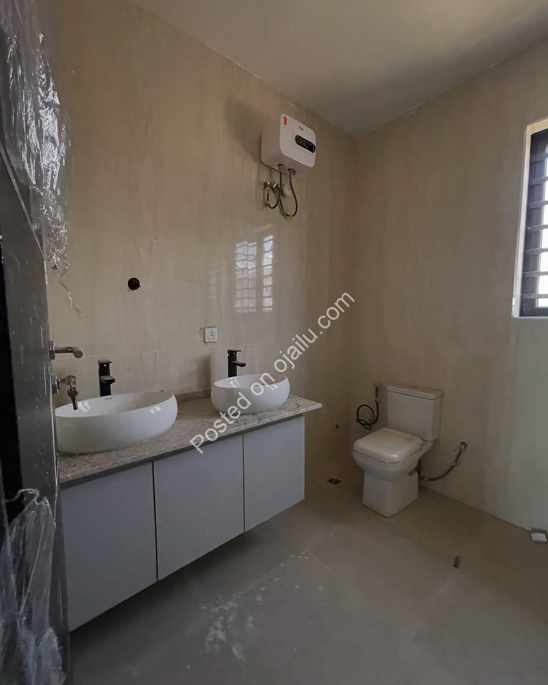 Elegant 4-Bed Terrace Duplex with Rooftop Oasis in Lekki