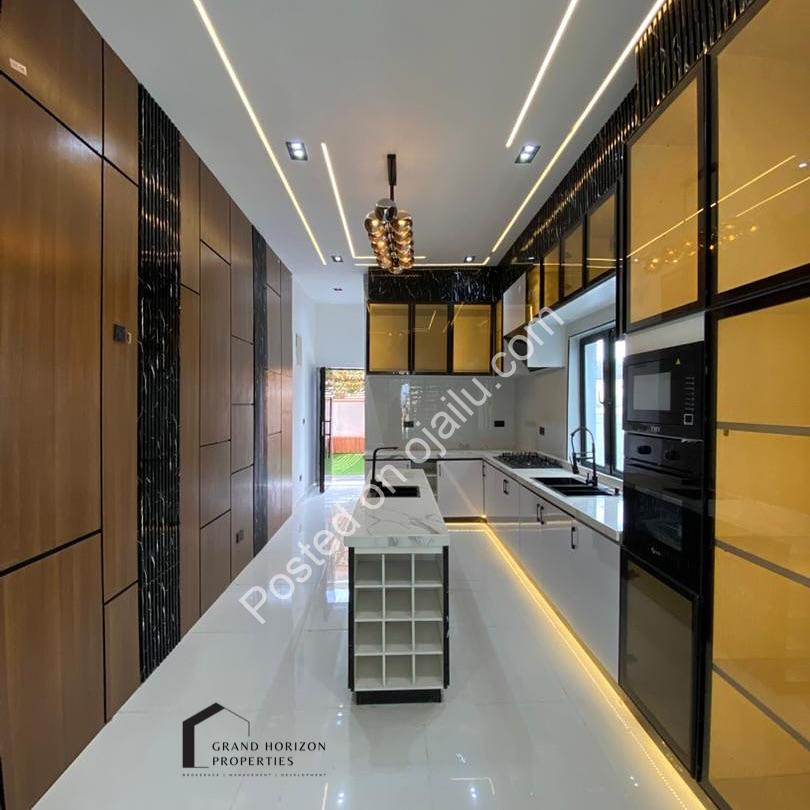 Sleek 5-Bedroom Oasis with Pool in Prime Lekki