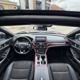 Luxury Benz C300: Pano Roof & Full Duty Paid