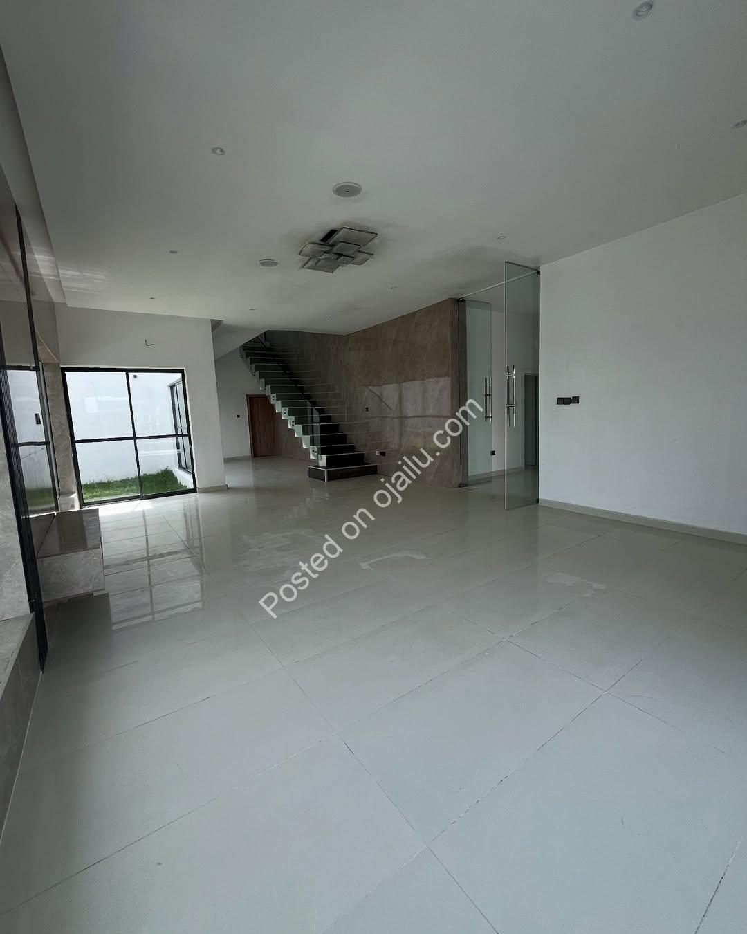 5-Bed Lekki Palace: Ensuite Luxury & Sound System