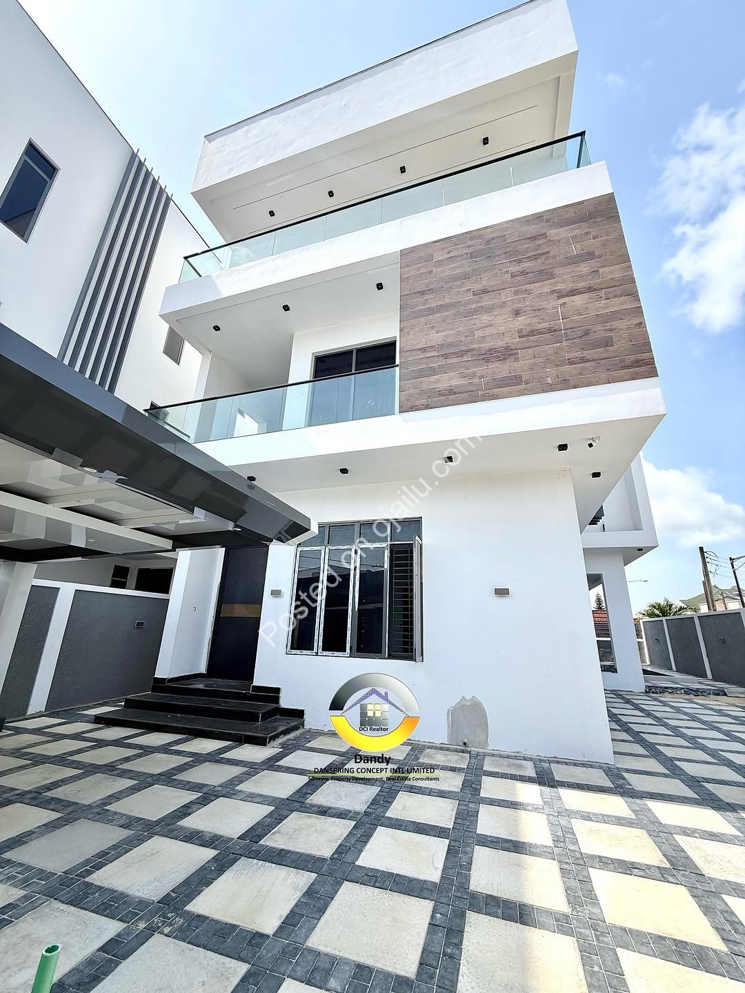 Majestic 6-Bedroom Oasis with Infinity Pool in Lekki