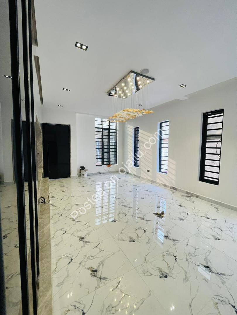 Exquisite 5-Bedroom Duplex with BQ in Prime Ikeja