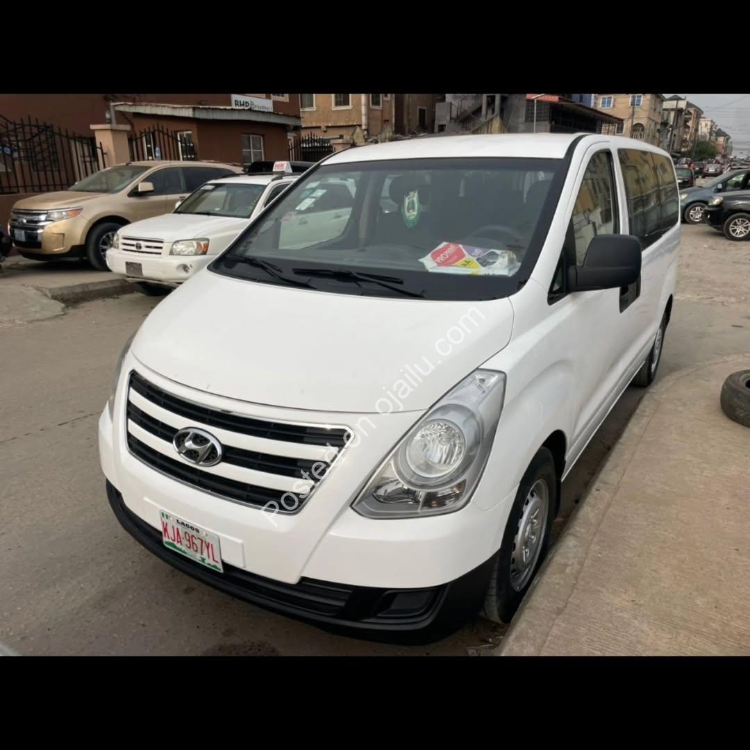 2018 Hyundai HL Bus: Super Clean, Manual, #25M