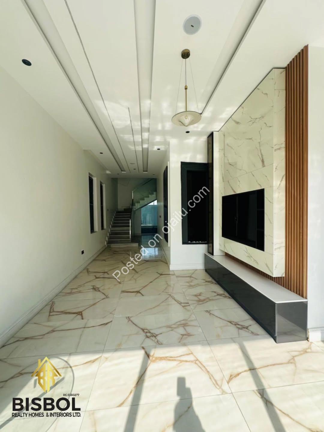 Luxury 5-Bed Duplex in Gated Chevron Estate