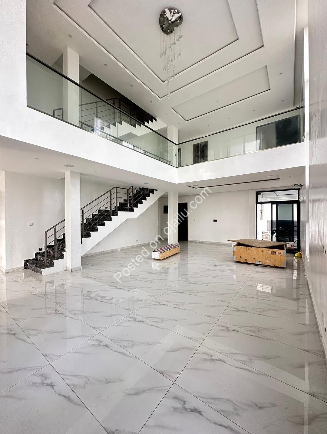 Elegant 5-Bedroom Duplex with Rooftop Terrace in Ikate