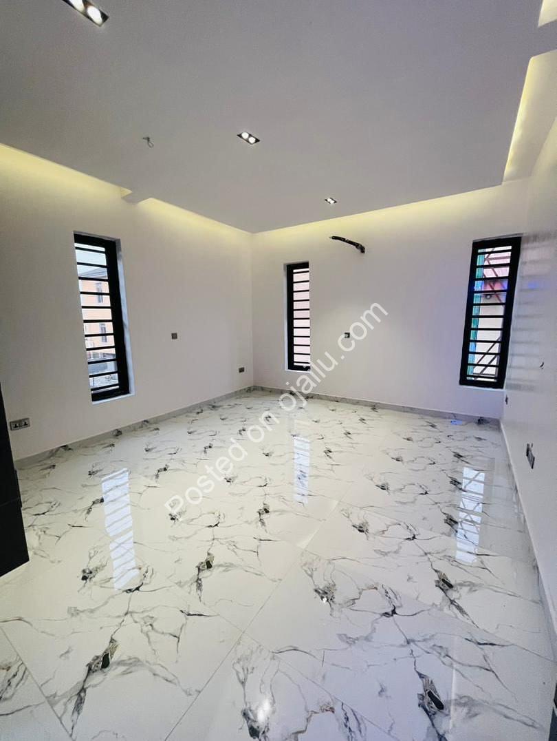 Exquisite 5-Bedroom Duplex with BQ in Prime Ikeja