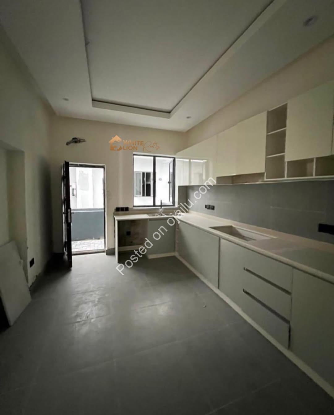 Lekki’s Finest: 4-Bed Terrace Duplex with Jacuzzi & CCTV