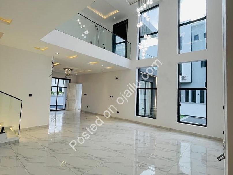 Luxury 5-Bedroom Oasis with Cinema & Pool in Lekki