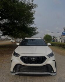 2012 Camry SE: Sunroof & Tech for 10.5M Naira