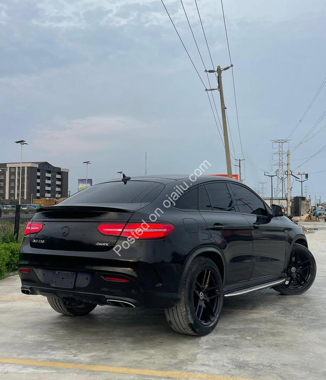 2016 GLE450: Luxury Tech & Panoramic Views