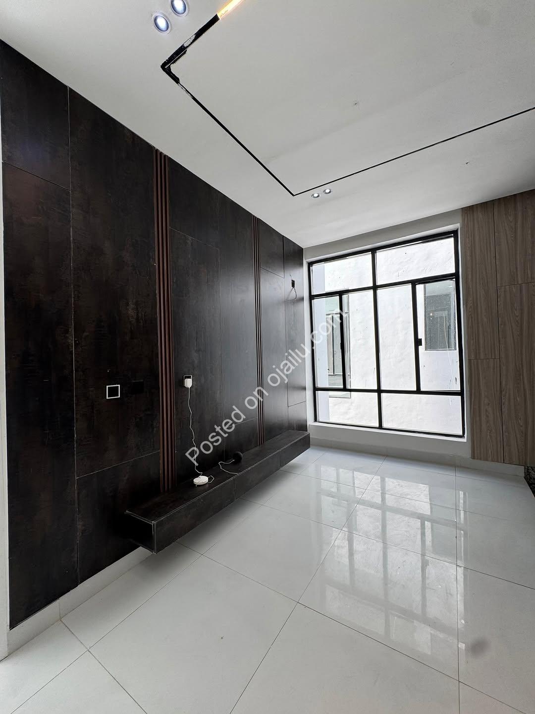 Exquisite 6-Bed Estate with Private Pool & Cinema in Lekki