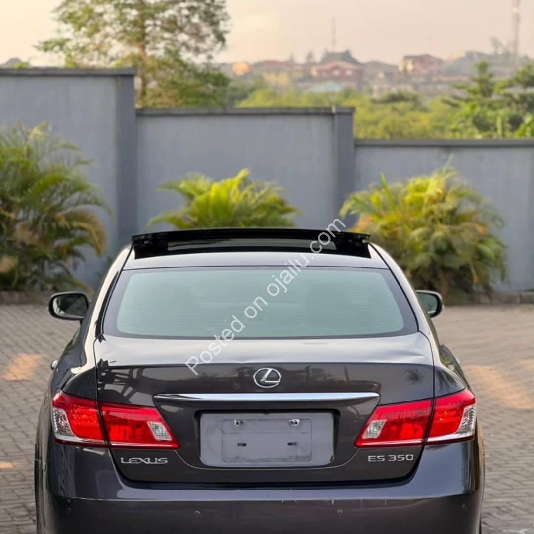 Lexus ES350: Low-Mileage Luxury, Accident-Free