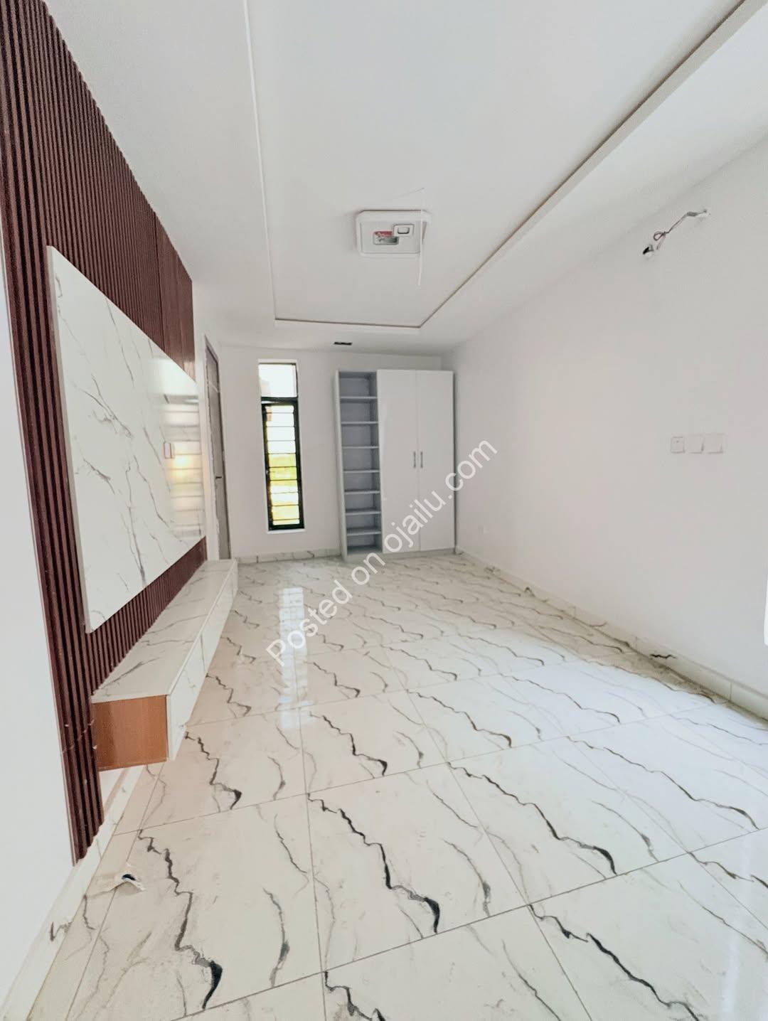 Sleek 5-Bed Duplex with Pool & Gym in Ikota