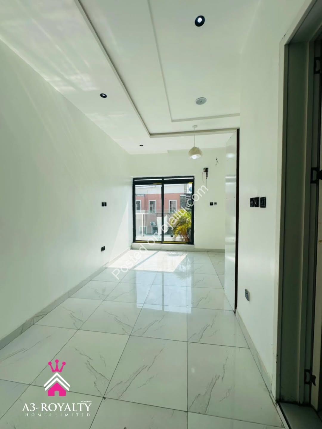 Luxury 5-Bed Duplex with Pool in Chevron Lekki