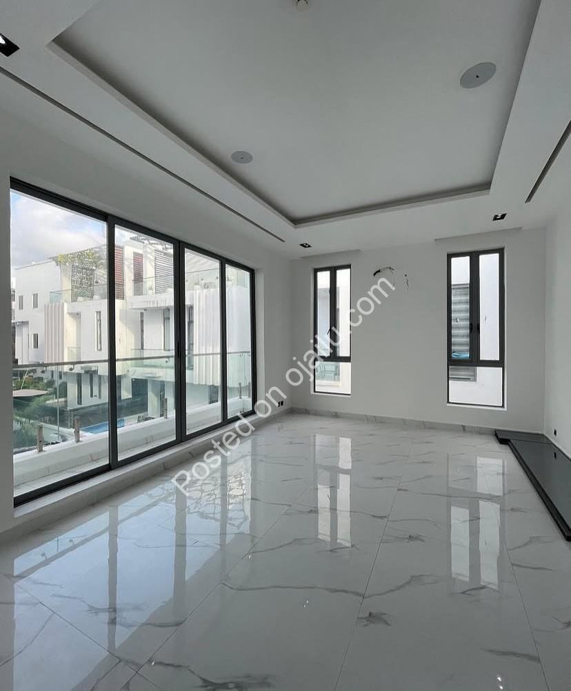 Opulent 5-Bedroom Haven in Prestigious Osapa Lekki