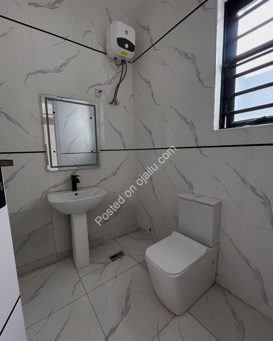 Lekki’s Ultimate 5-Bedroom Duplex with Rooftop Escape