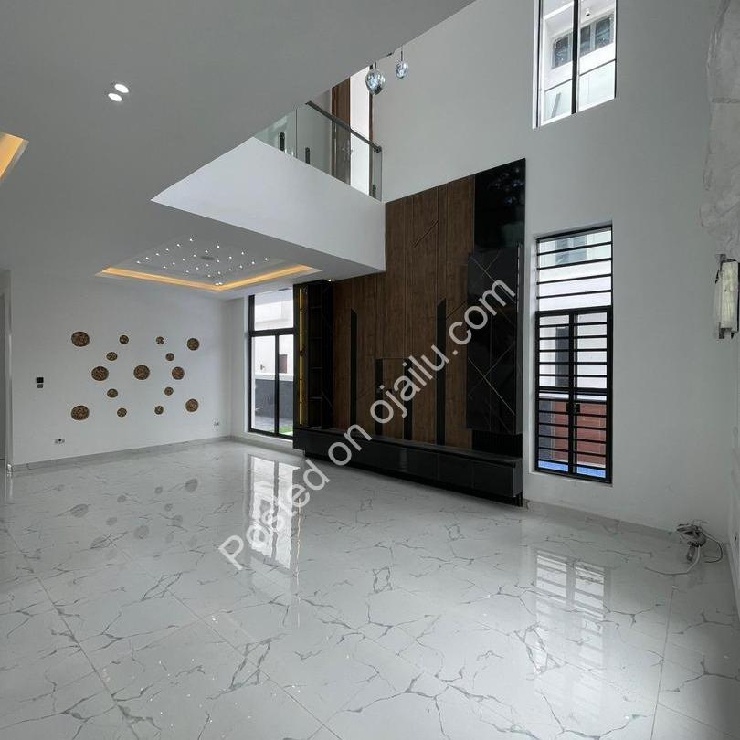 Exquisite 5-Bed Lekki Duplex with Cinema & Pool