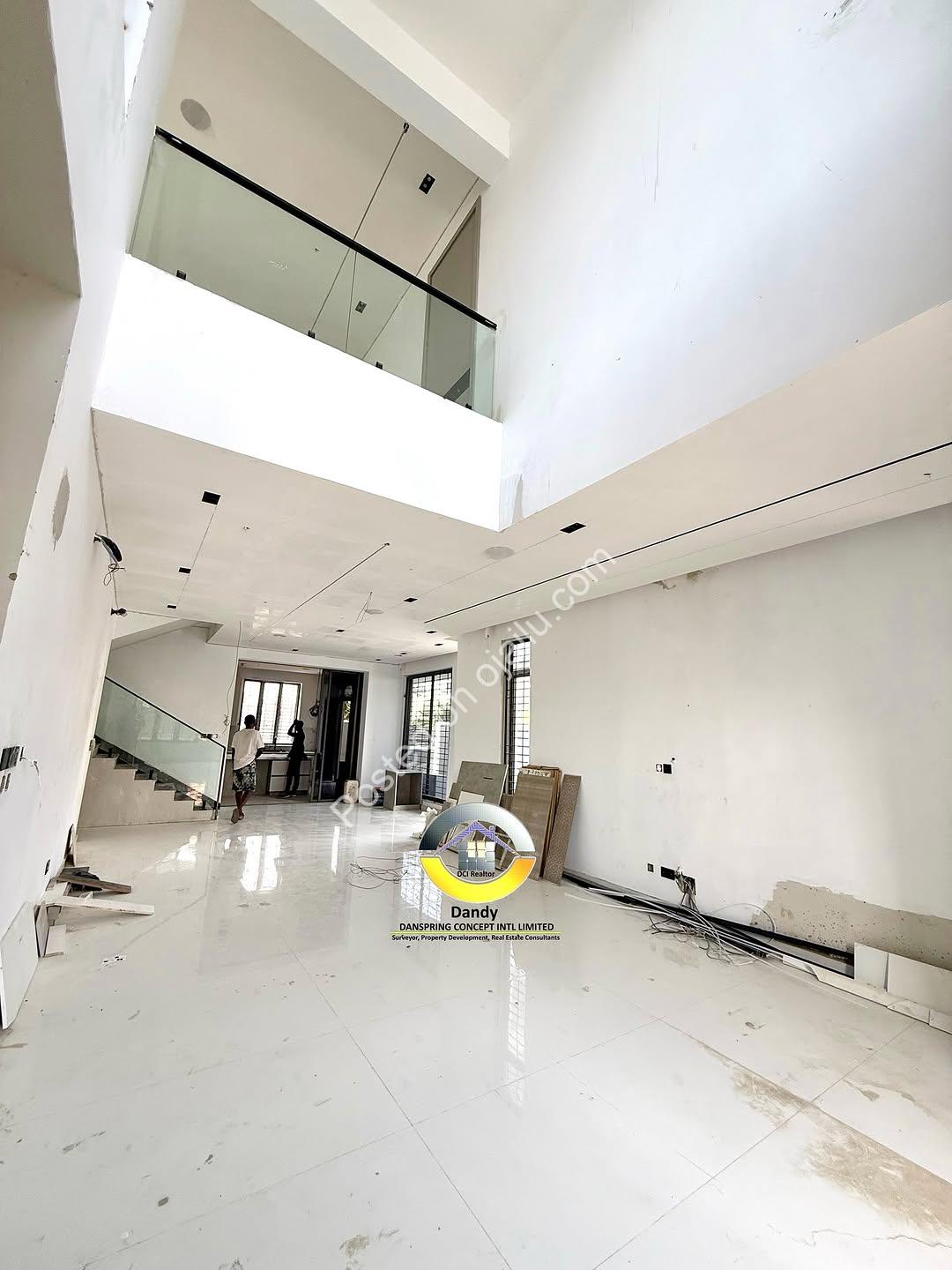 Majestic 6-Bedroom Oasis with Infinity Pool in Lekki