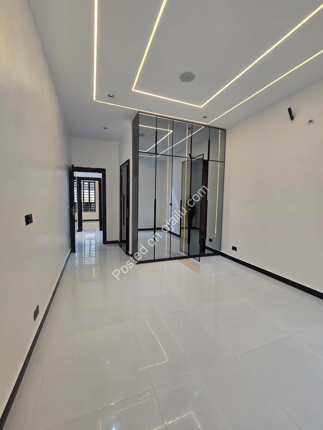 Lekki’s Ultimate 5-Bedroom Estate Oasis