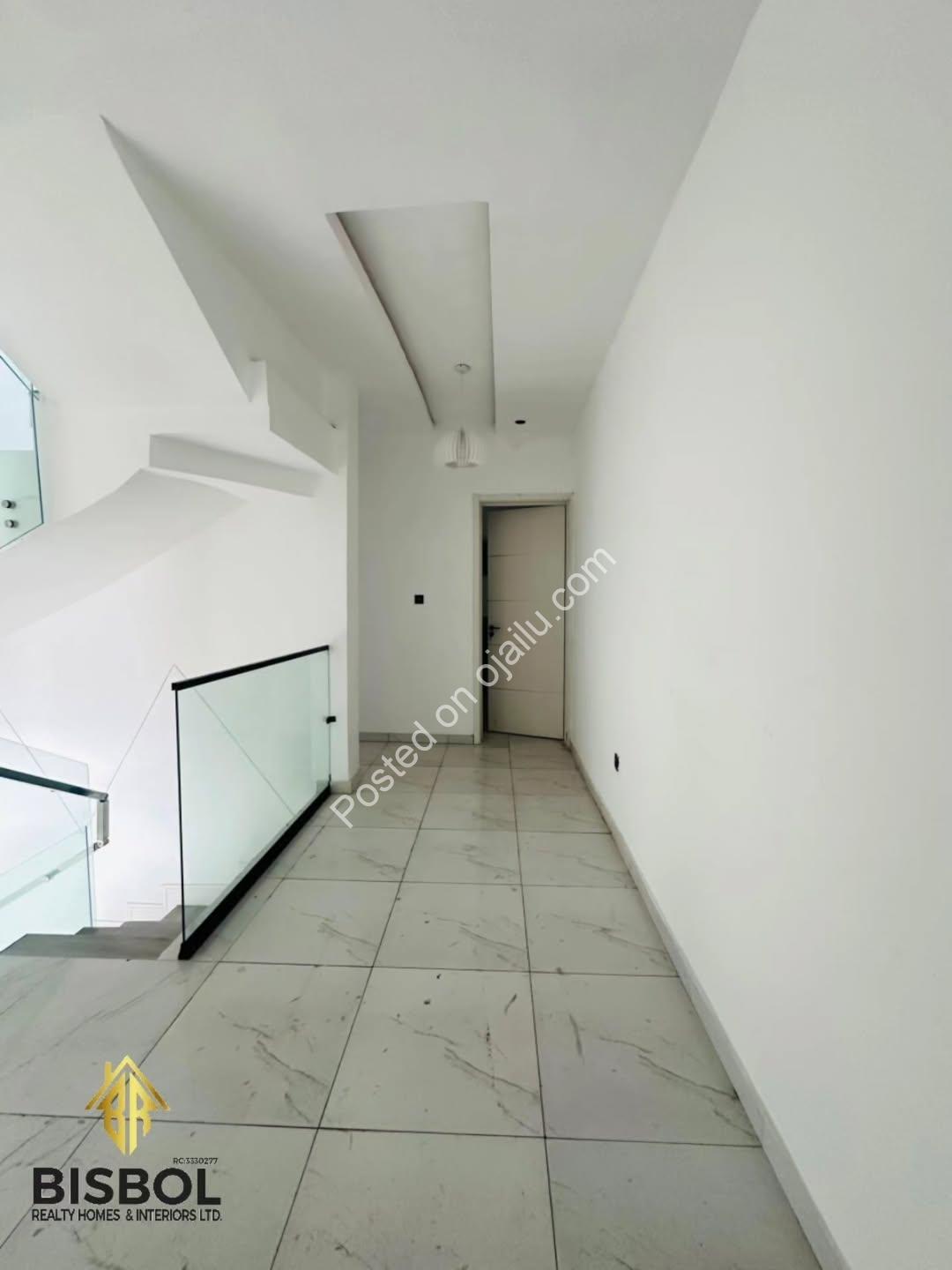 Move-In Ready 5BR Duplex in Gated Chevron Estate