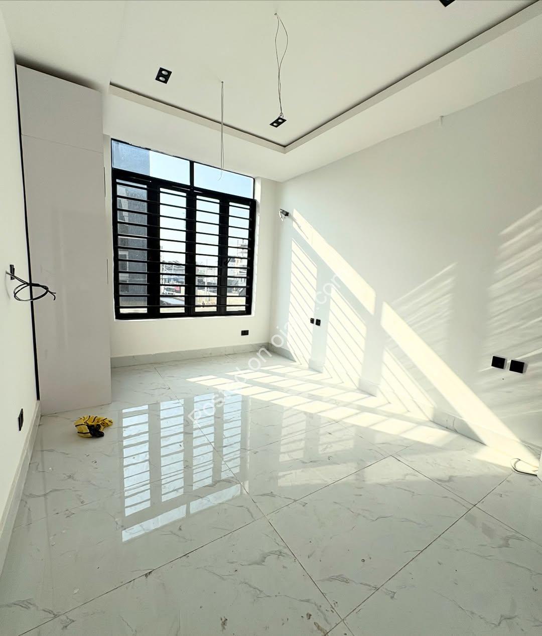 Lekki Phase 1 Gem: Spacious 2-Bed, All En-Suite