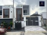 Your Dream Lagos Oasis: 5-Bedroom Haven with Cinema & Pool