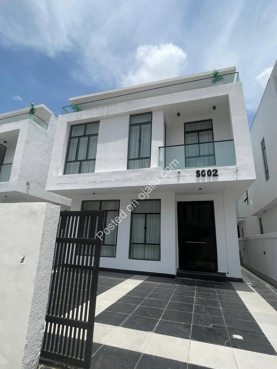 Chevron’s Crown Jewel: 5-Bed Duplex in Secure Estate