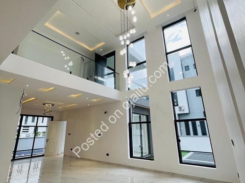 Luxury 5-Bedroom Oasis with Cinema & Pool in Lekki