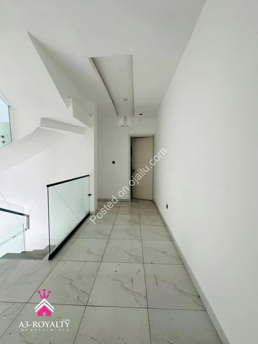 Luxury 5-Bed Duplex with Pool in Chevron Lekki