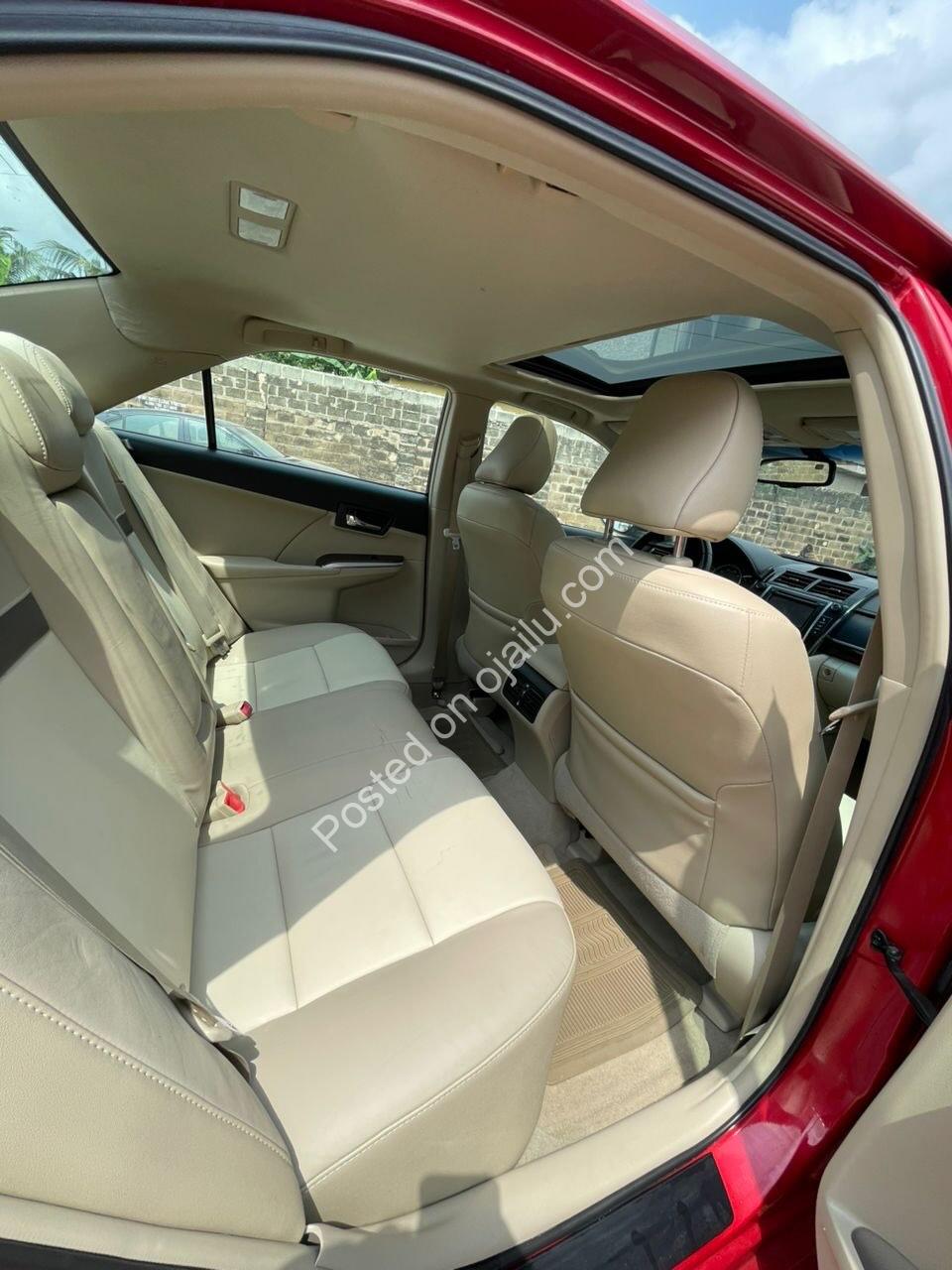 Luxury 2012 Camry XLE: Pristine & Powerful