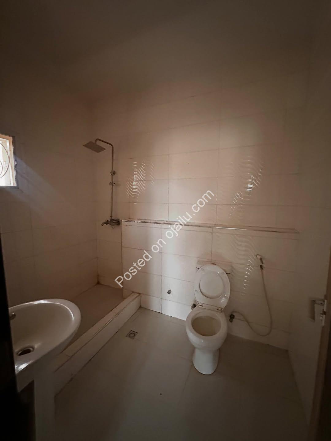 Top-Floor 3BR Haven in Serene Jahi