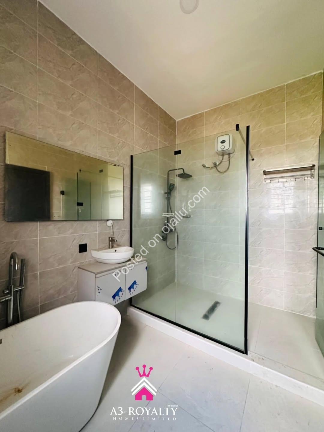 Move-In Ready 5-Bed Duplex in VGC Estate