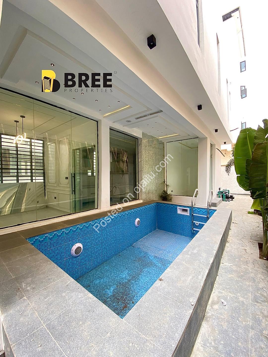 Lekki’s Finest: 5BR Oasis with Pool & Gym