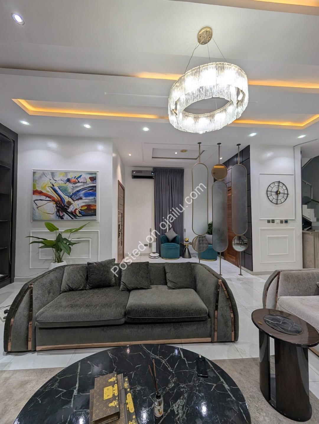 Sleek 5-Bed Duplex with Pool & Jacuzzi in Lekki