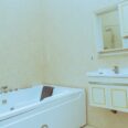 Luxury Master Suite in Lekki: King Bed & Private Bath