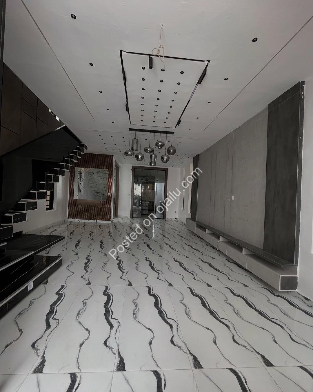 Exclusive 5-Bedroom Duplex with Pool & Jacuzzi in Ikota