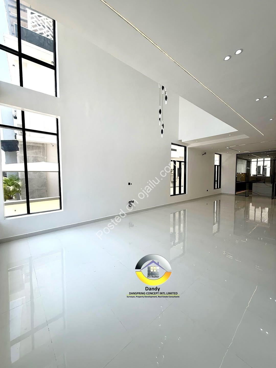 Opulent 5-Bed Duplex with Pool, Cinema & Rooftop Terrace