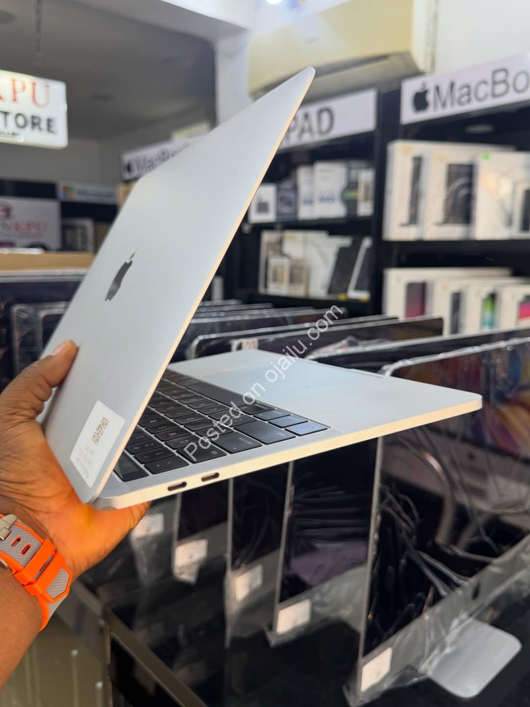 Powerful MacBook Pro: 16GB RAM, 512GB SSD, i7 Speed