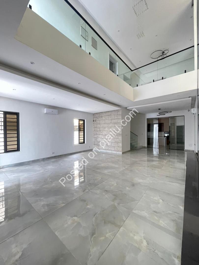 Grand 5-Bedroom Haven in Prime Lekki