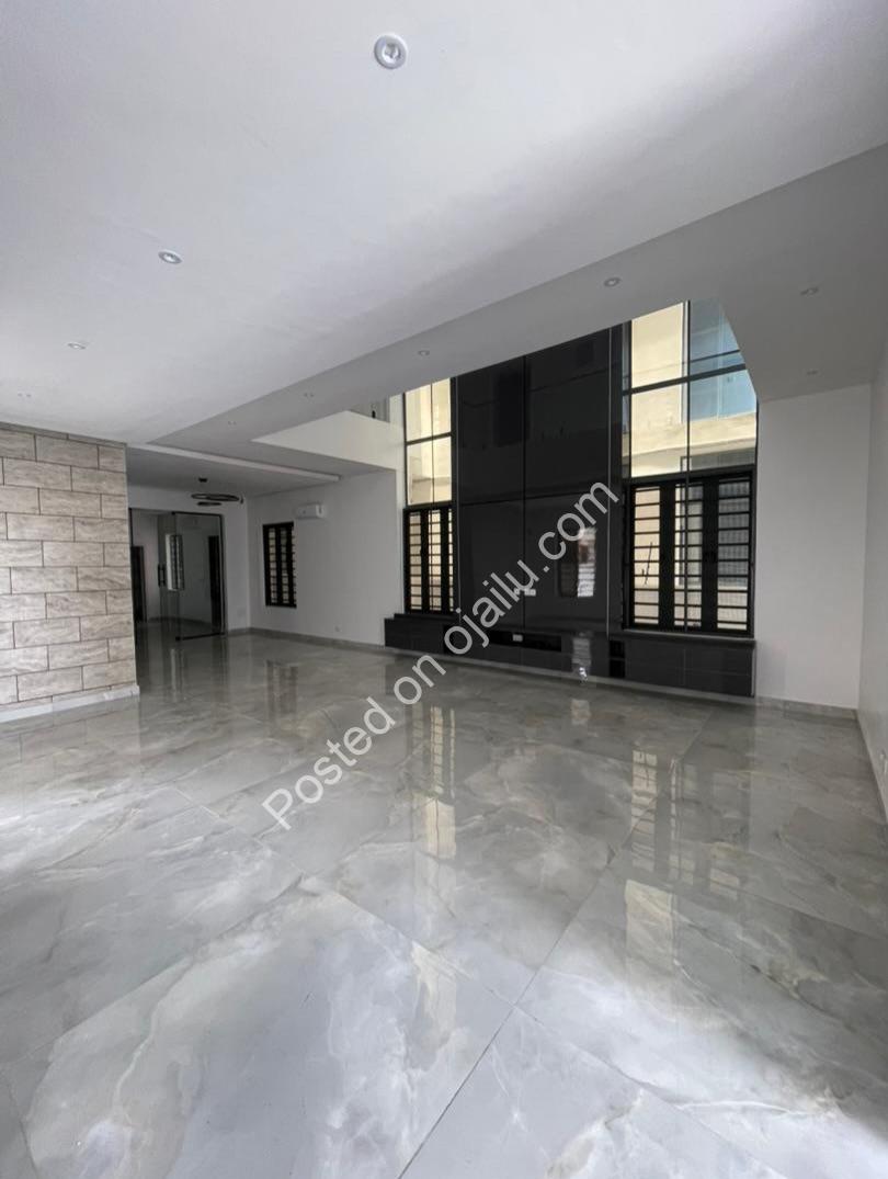 Grand 5-Bedroom Duplex with Pool & Cinema in Lekki