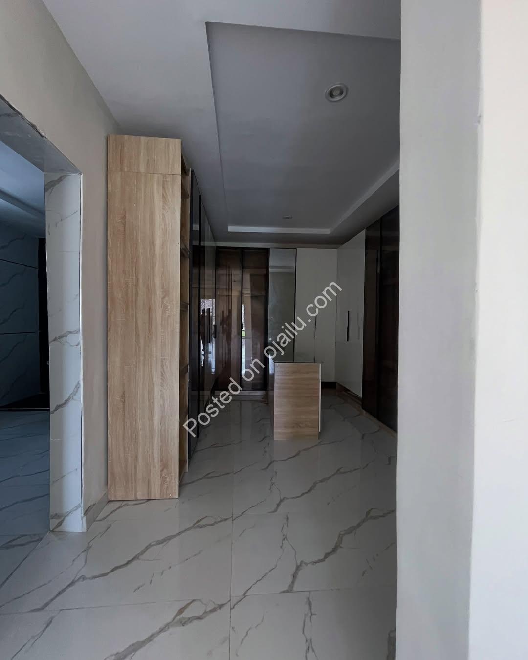 Lekki’s Ultimate 5-Bedroom Duplex with Rooftop Escape