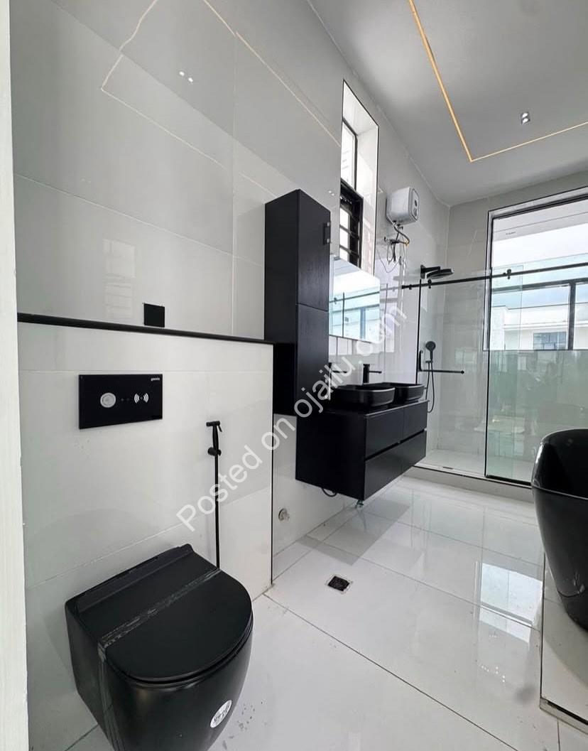 Lekki’s Ultimate 5-Bedroom Smart Home Estate