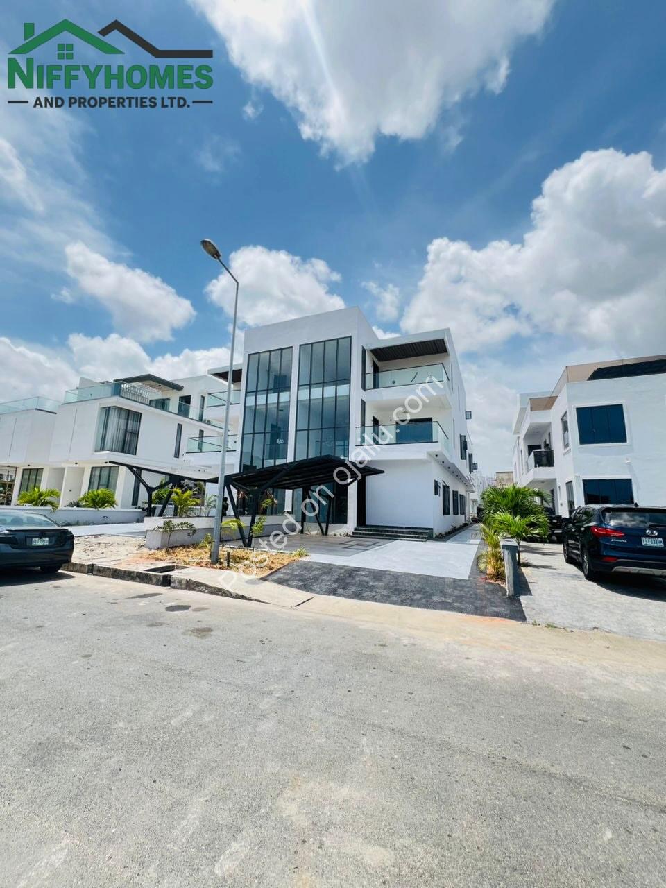 Spacious 5-Bed Duplex with Pool & Gym in Ikate