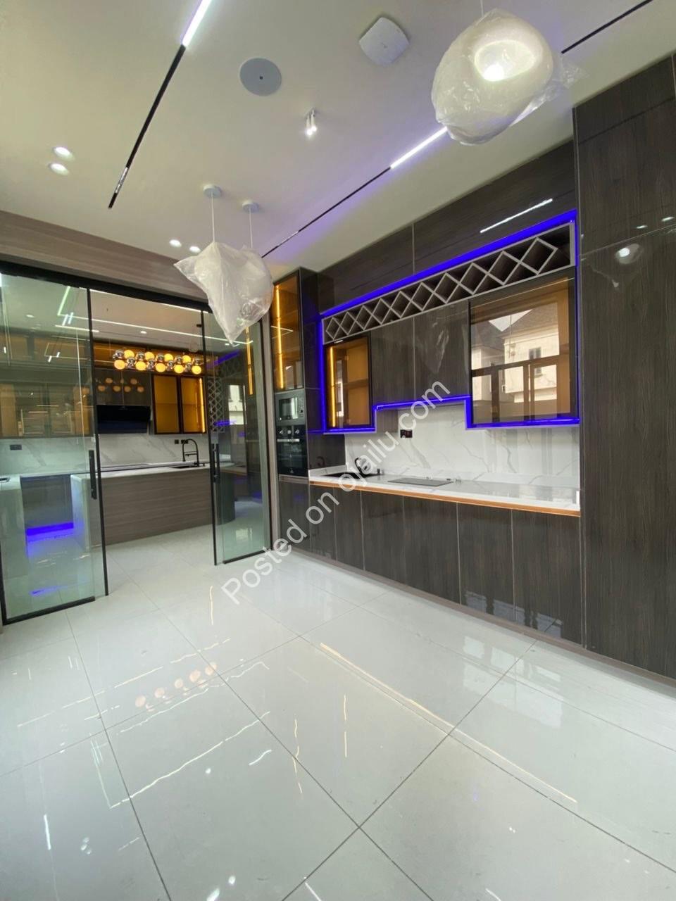 Lekki’s Ultimate 5-Bedroom Duplex with Pool & BQ