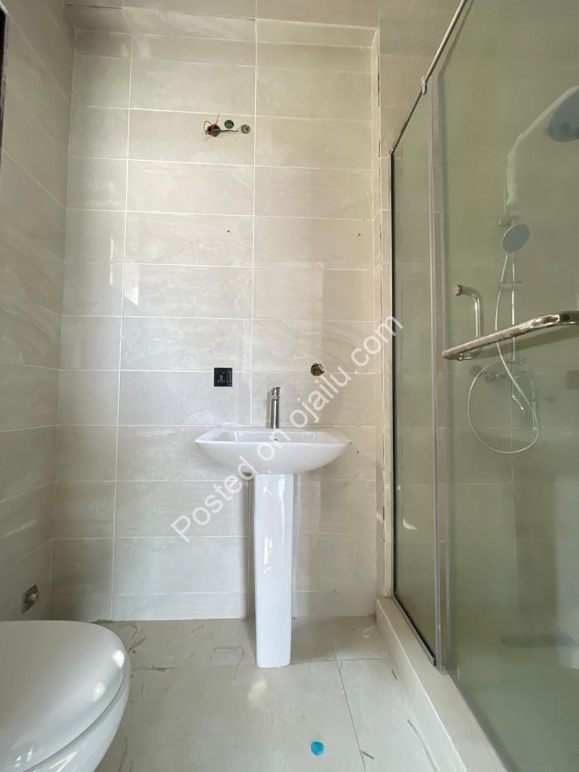 Grand 5-Bedroom Duplex in Secure Lekki Estate