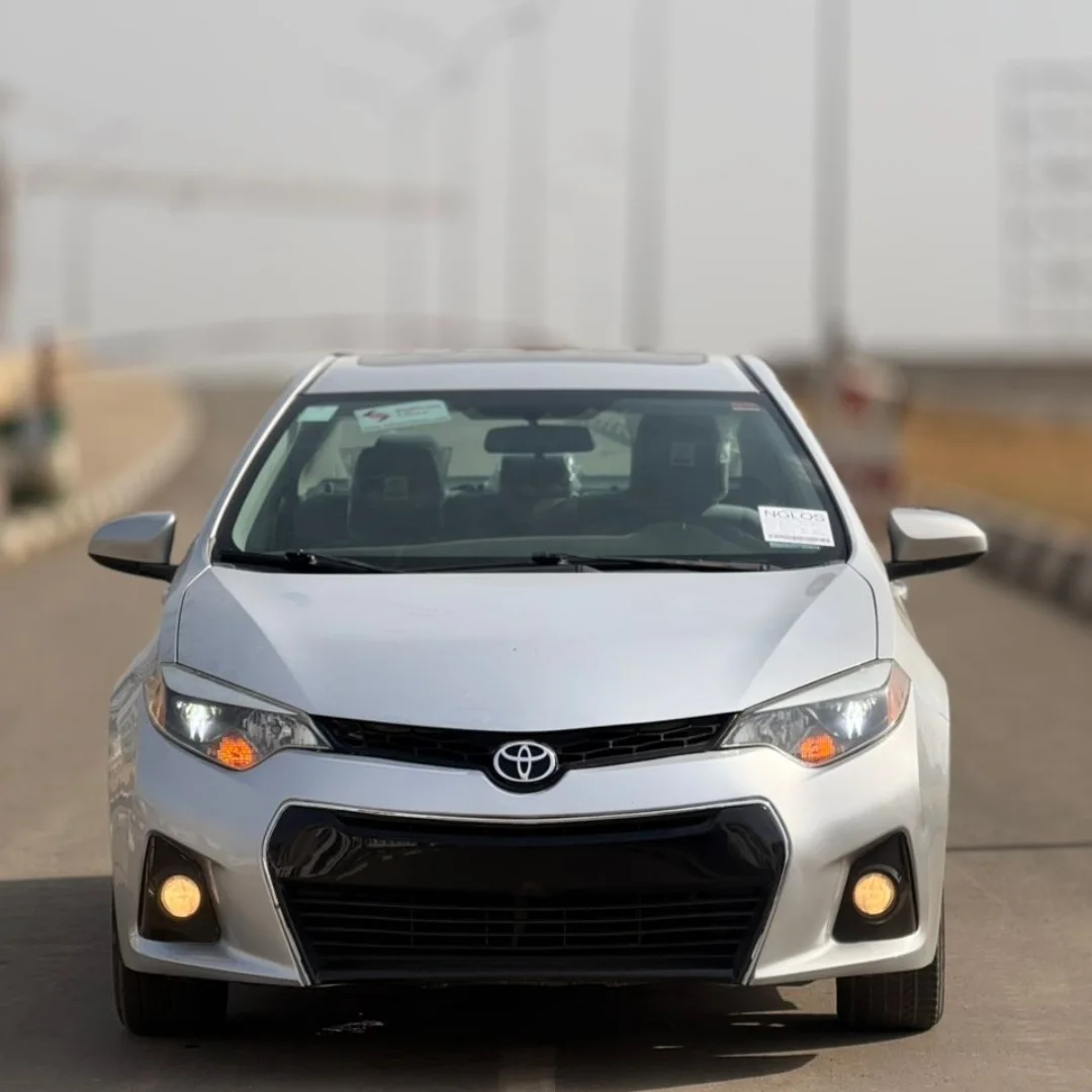 2008 Mercedes C300: Perfect Condition, Ready Now